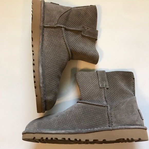 UGG Shoes - NEW UGG Size 7